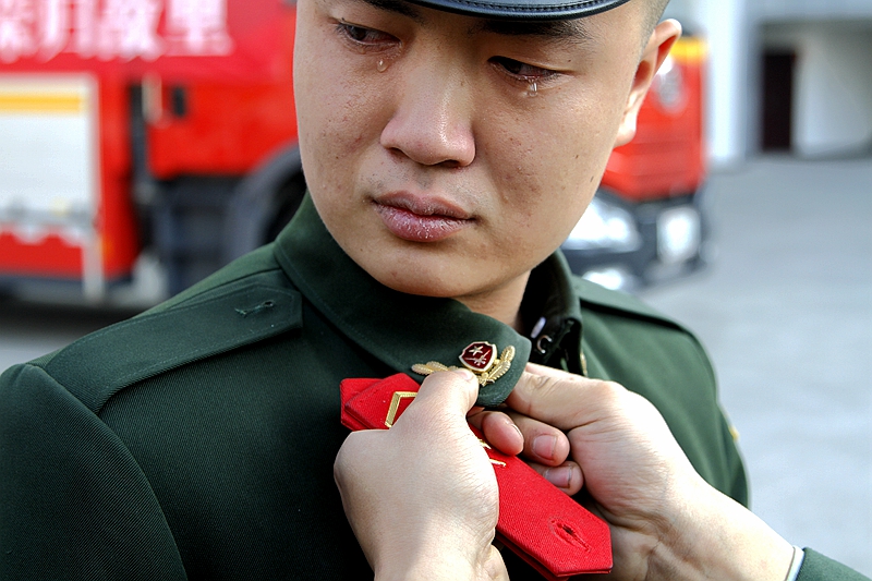 消防好男兒淚別軍營