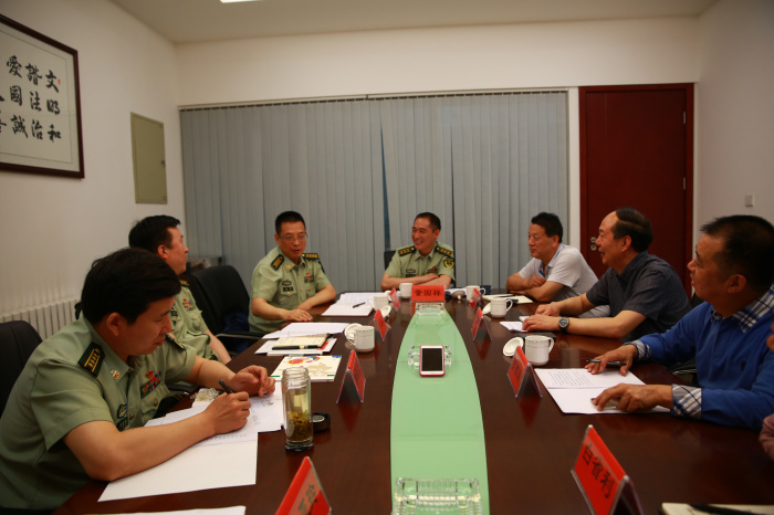 張飛軍政委帶隊調研指導消防協會工作